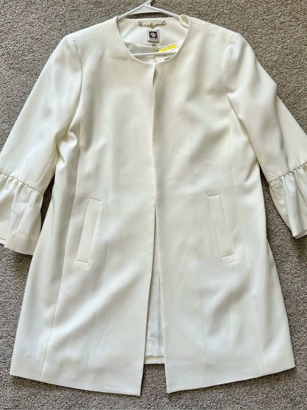 Anne Klein Cream Lighweight blazer with Ruffle Sleeves size M NWT